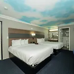 Hollywood Palms Inns & Suites
