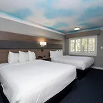 Hollywood Palms Inns & Suites